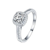 Anel Solitário em Prata Ninette Com Zircônias