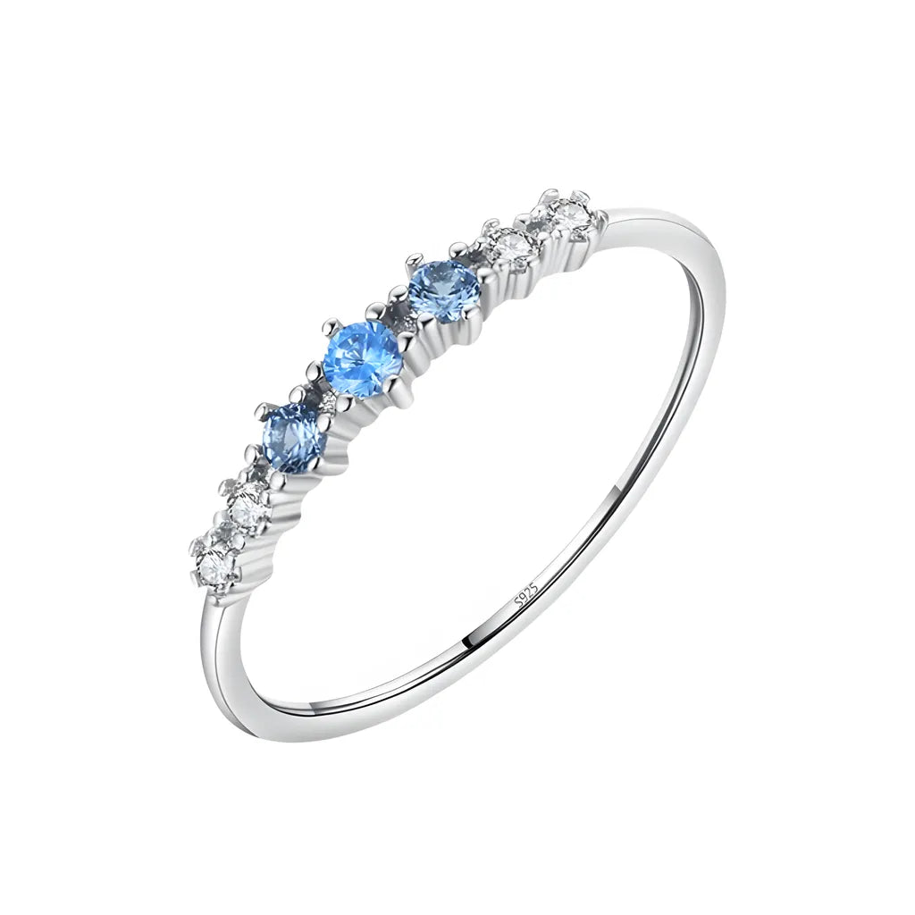 anel-de-prata-avril-com-zirconia-fundo-branco