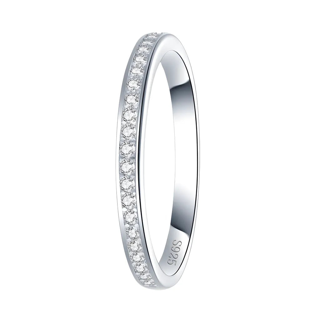 anel-de-prata-brielle-com-zirconias-foto-fundo-branco