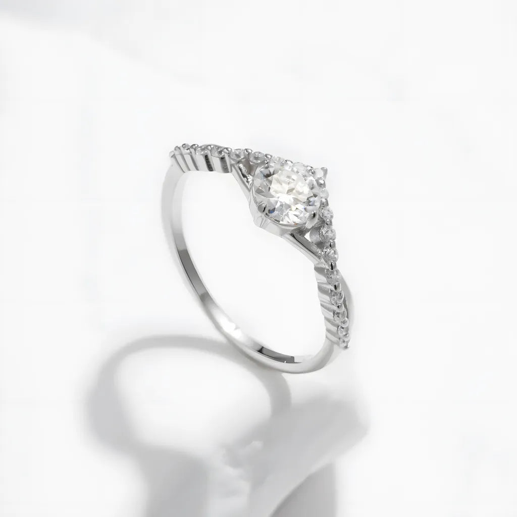 anel-de-prata-delicate-com-moissanites-foto-da-lateral