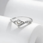 anel-de-prata-delicate-com-moissanites-foto-da-frente
