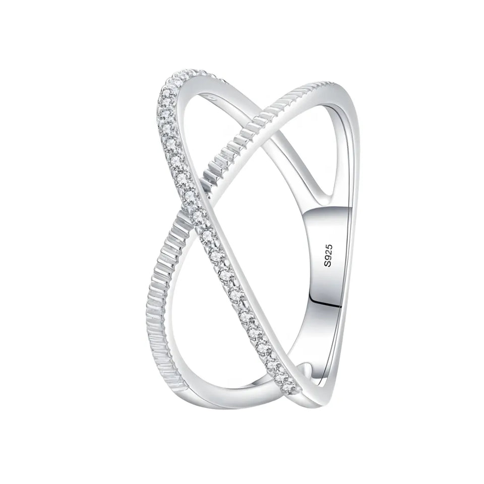 anel-de-prata-diana-com-zirconias-foto-no-fundo-branco