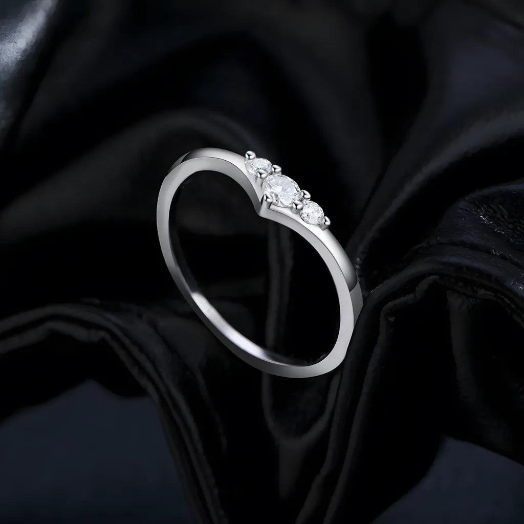 anel-de-prata-eternity-com-moissanites-foto-lateral
