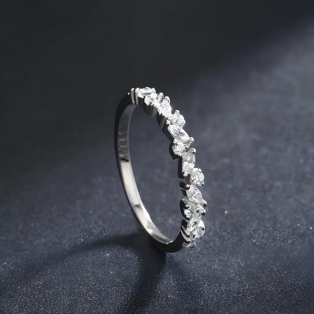 anel-de-prata-mallory-com-zirconias-foto-da-lateral
