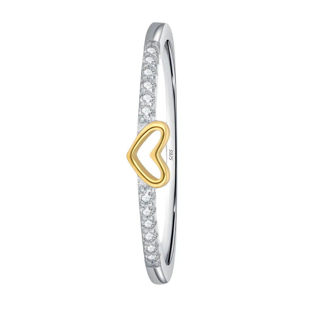 anel-de-prata-sophie-com-zirconias-com-fundo-branco