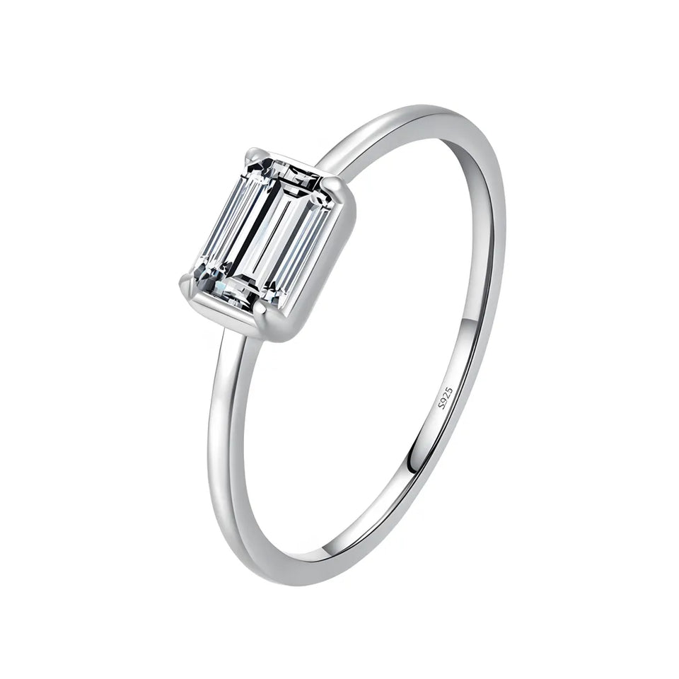 anel-solitario-em-prata-adele-com-zirconia-foto-com-fundo-branco