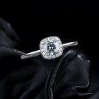 anel-solitario-em-prata-clara-com-moissanite-de-frente