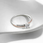 anel-solitario-em-prata-duo-com-zirconias-deitado