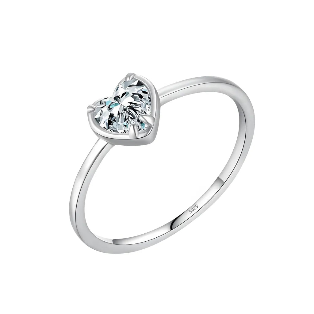 anel-solitario-em-prata-eloise-com-zirconia-foto-com-fundo-branco
