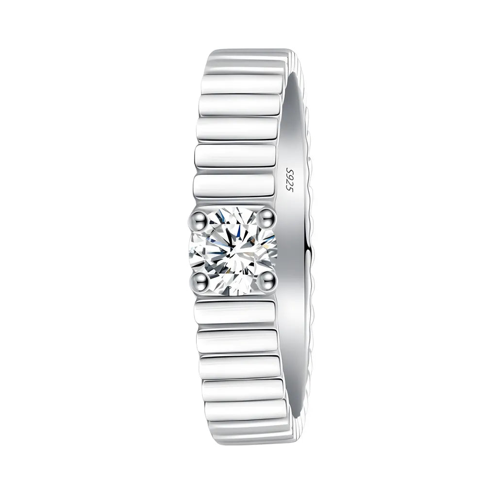 anel-solitario-em-prata-kay-com-moissanite-foto-fundo-branco