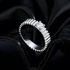 anel-solitario-em-prata-kay-com-moissanite-de-lado