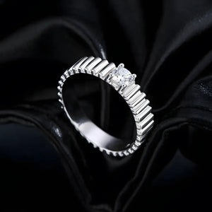 anel-solitario-em-prata-kay-com-moissanite-de-lado