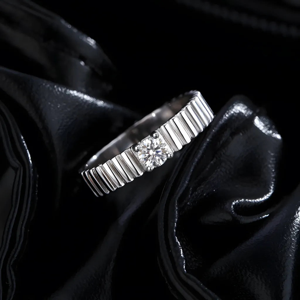 anel-solitario-em-prata-kay-com-moissanite-de-frente