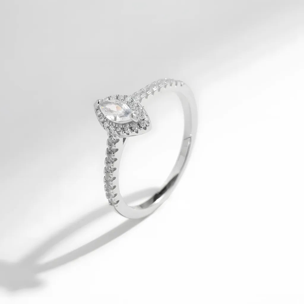 anel-solitario-em-prata-magnific-com-zirconias-foto-da-lateral