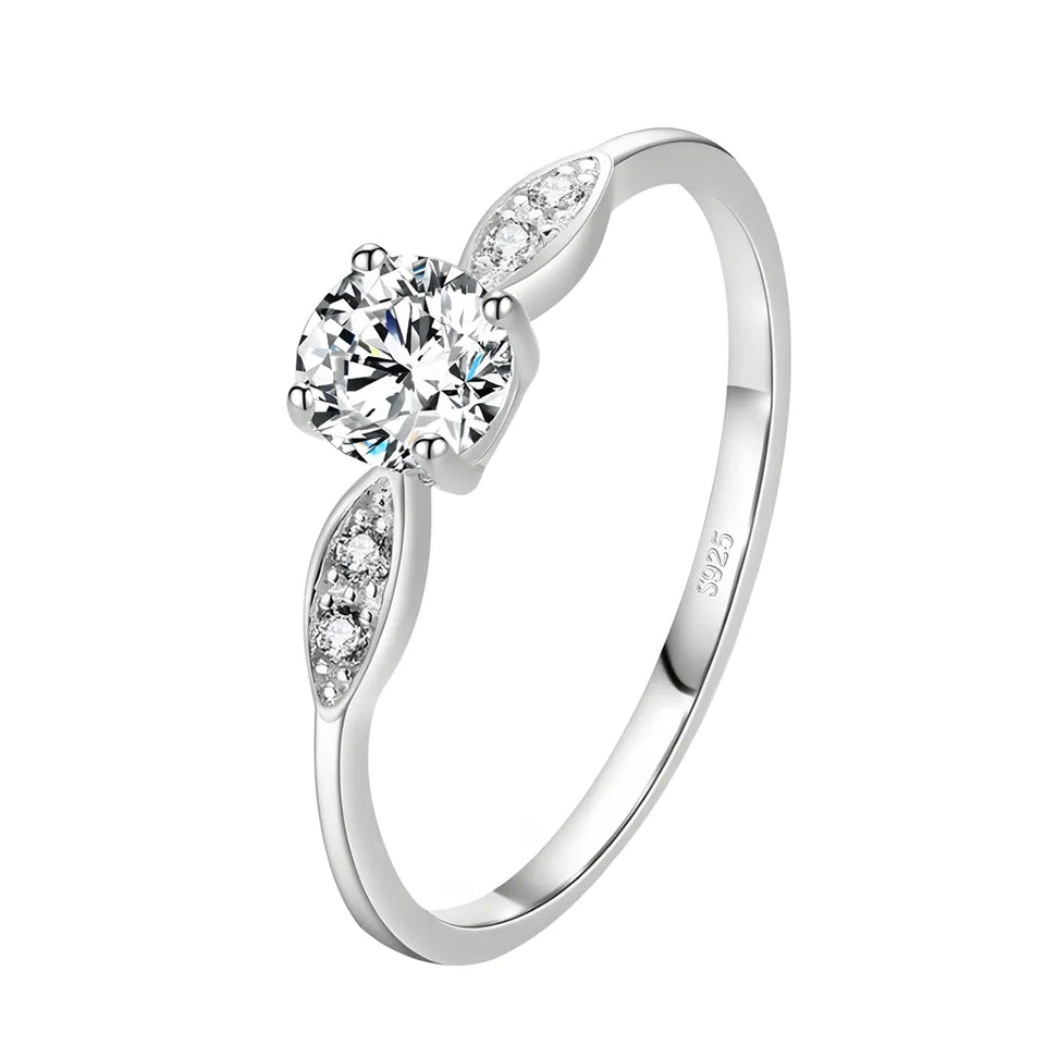 anel-solitario-em-prata-maria-com-zirconia-foto-com-fundo-branco