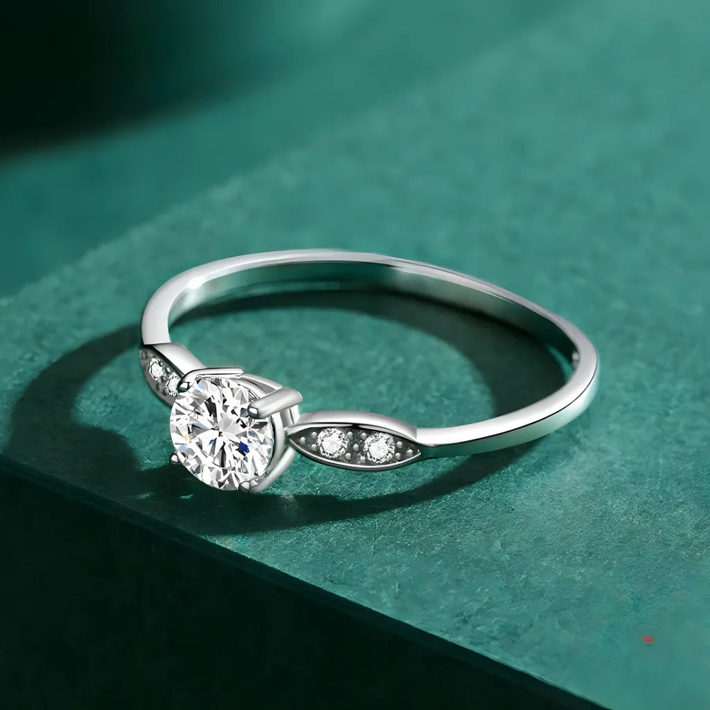 anel-solitario-em-prata-maria-com-zirconia-deitado
