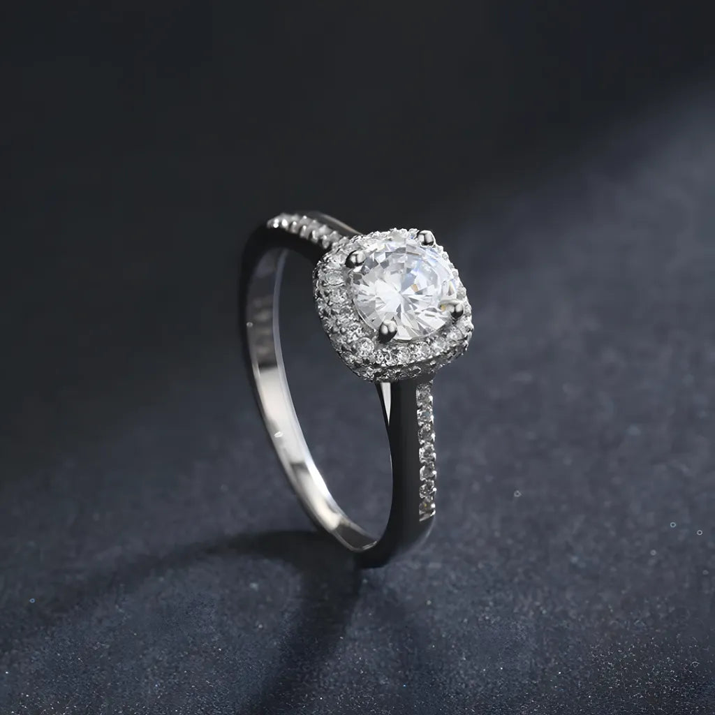anel-solitario-em-prata-ninette-com-zirconias-foto-lateral