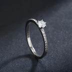 anel-solitario-louis-com-zirconias-foto-da-lateral
