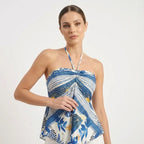 blusa-feminina-estampada-tropical-frente-perto