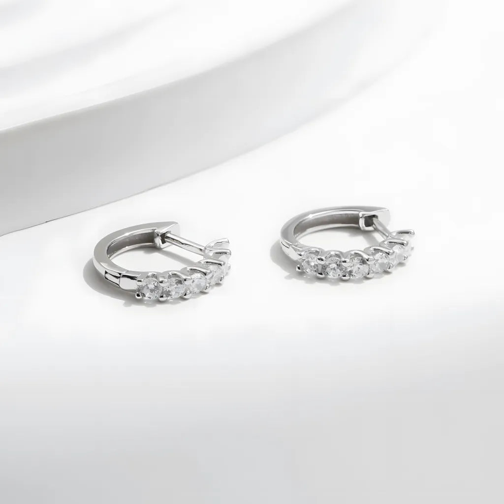 brinco-de-argola-astrid-em-prata-925-com-moissanites-deitado
