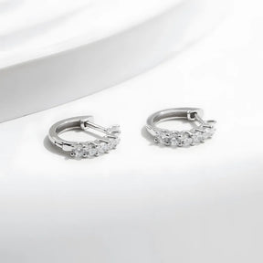brinco-de-argola-astrid-em-prata-925-com-moissanites-deitado