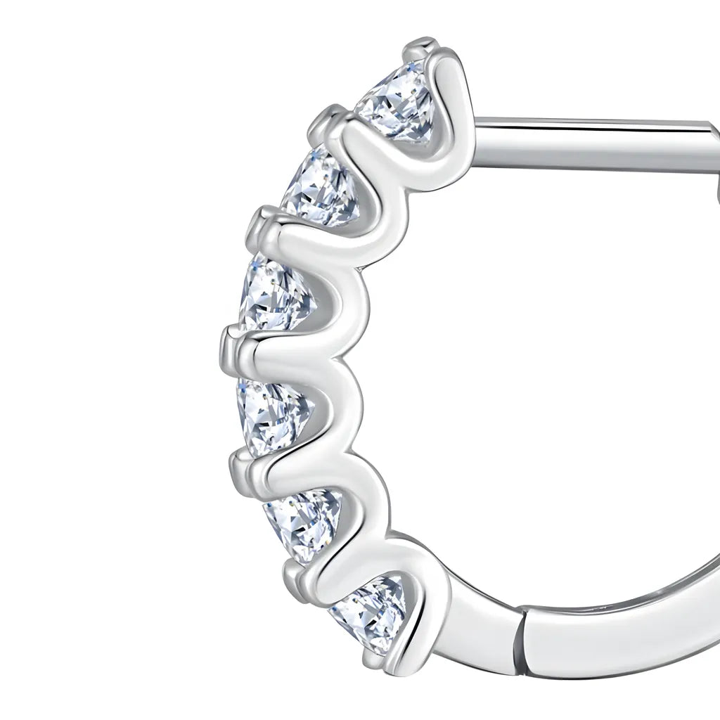 brinco-de-argola-astrid-em-prata-925-com-moissanites-detalhe-da-pedra-de-zirconia