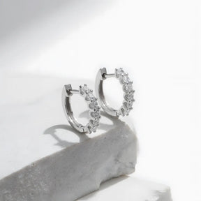 brinco-de-argola-astrid-em-prata-925-com-moissanites-lado-direito