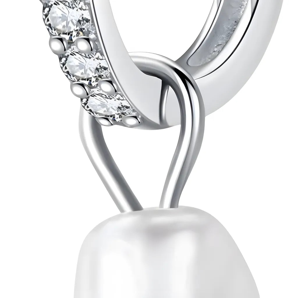 brinco-de-argola-baye-com-perola-detalhes-das-pedras-zirconia-e-perola