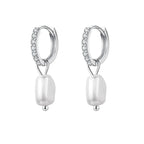 brinco-de-argola-baye-com-perola-no-fundo-branco