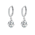 brinco-de-argola-brie-com-zirconias-no-fundo-branco