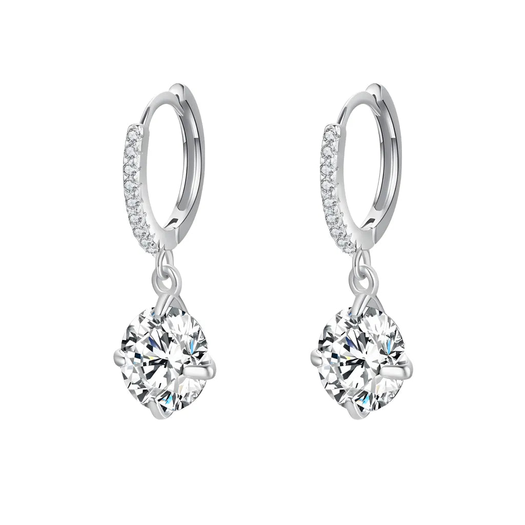 brinco-de-argola-brie-com-zirconias-no-fundo-branco