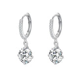 brinco-de-argola-brie-com-zirconias-no-fundo-branco