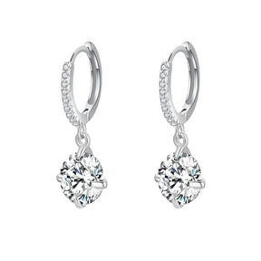 brinco-de-argola-brie-com-zirconias-no-fundo-branco