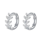 brinco-de-argola-celie-em-prata-com-zirconia-no-fundo-branco