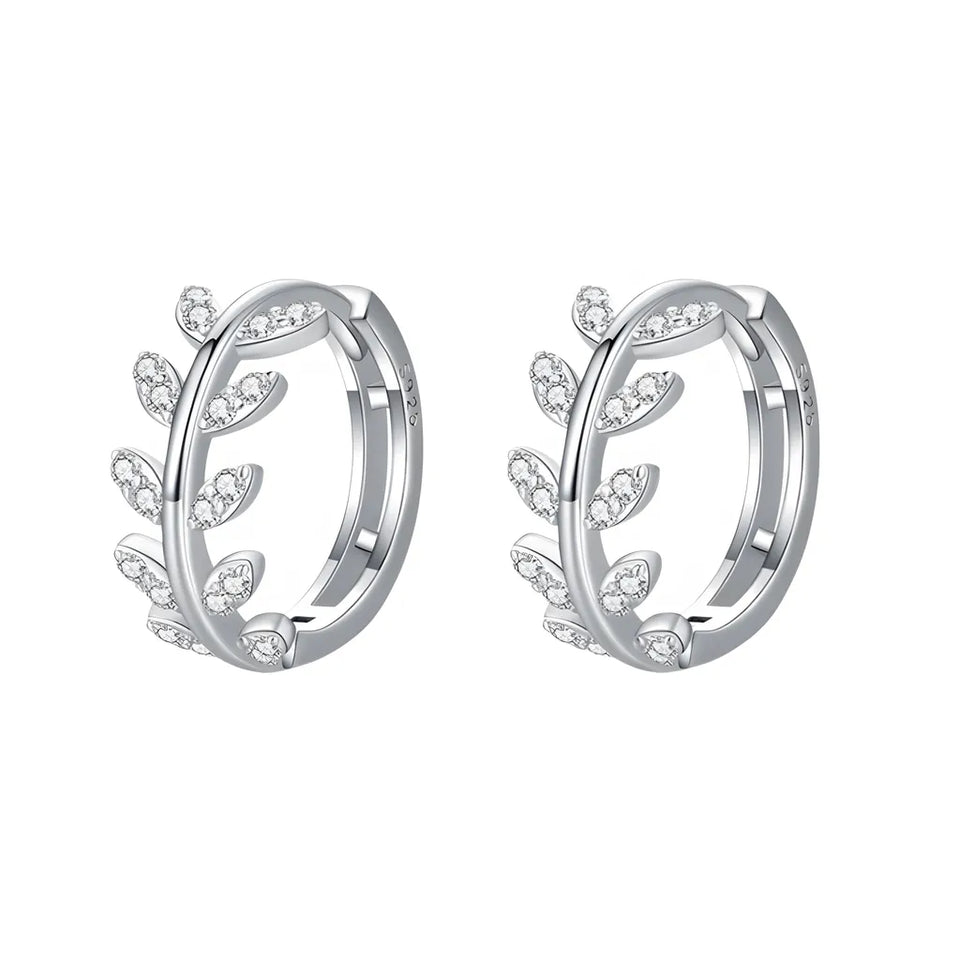 brinco-de-argola-celie-em-prata-com-zirconia-no-fundo-branco