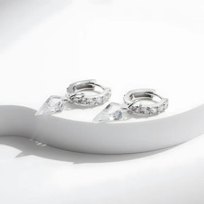 brinco-de-argola-eliete-em-prata-com-zirconia-foto-deitados