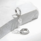 brinco-de-argola-eliete-em-prata-com-zirconia-foto-lateral-direita