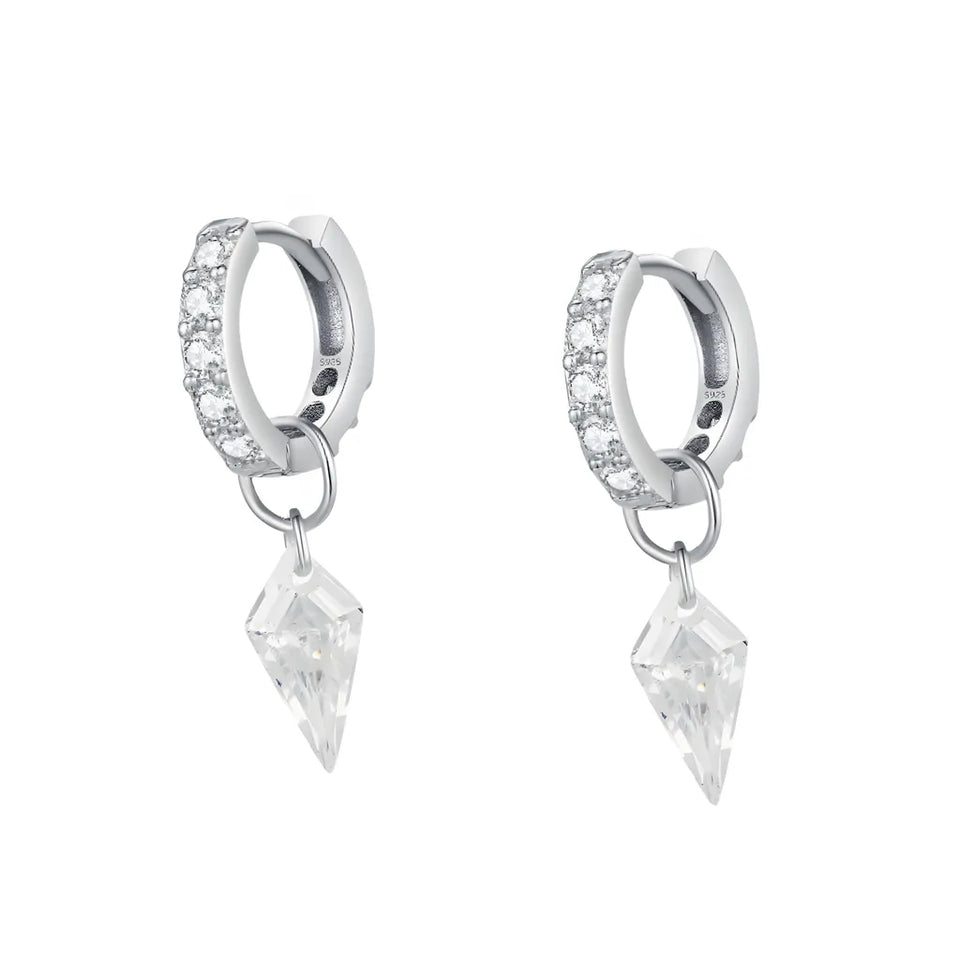 brinco-de-argola-eliete-em-prata-com-zirconia-no-fundo-branco