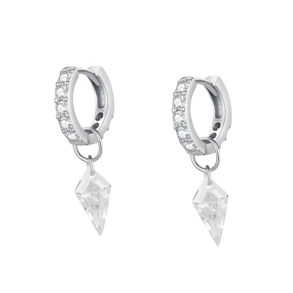 brinco-de-argola-eliete-em-prata-com-zirconia-no-fundo-branco