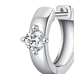 brinco-de-argola-emie-em-prata-com-moissanites-foto-detalhe-da-moissanite