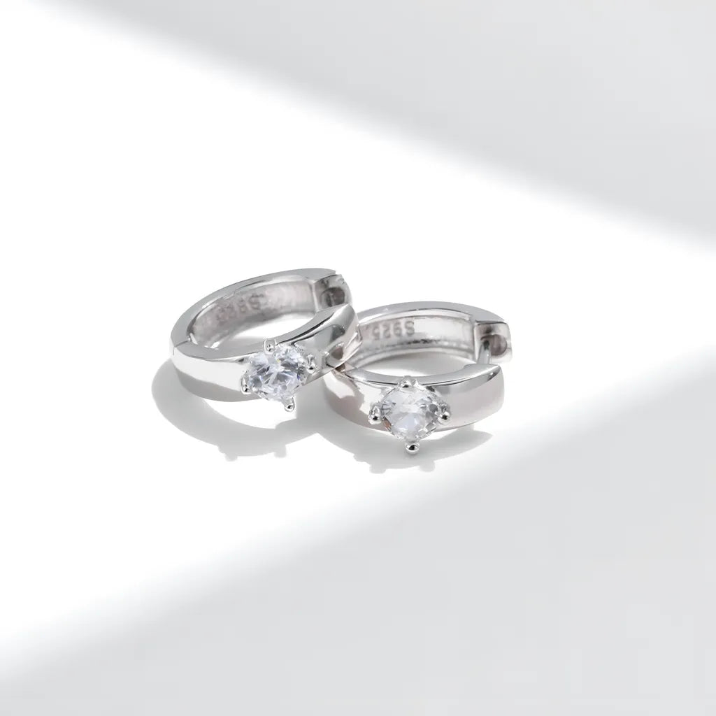 brinco-de-argola-emie-em-prata-com-moissanites-foto-deitado