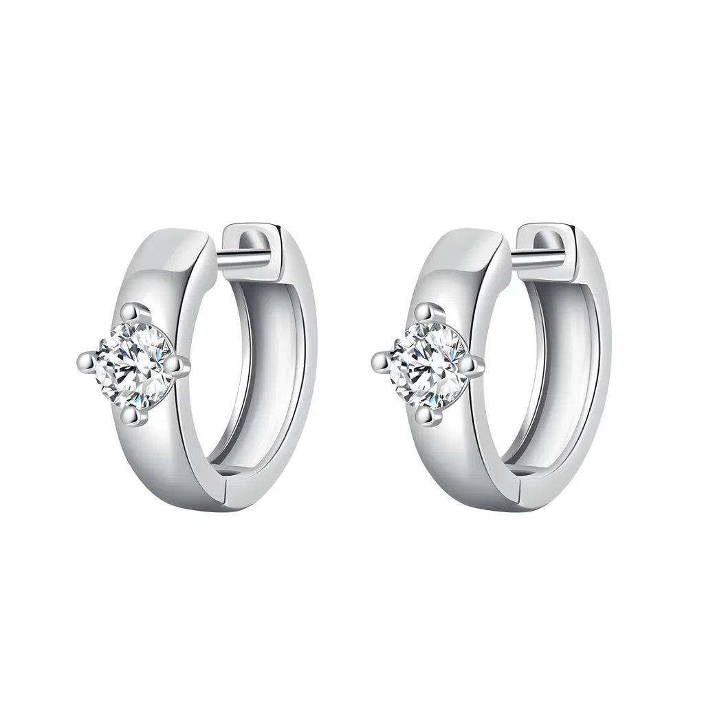 brinco-de-argola-emie-em-prata-com-moissanites-no-fundo-branco