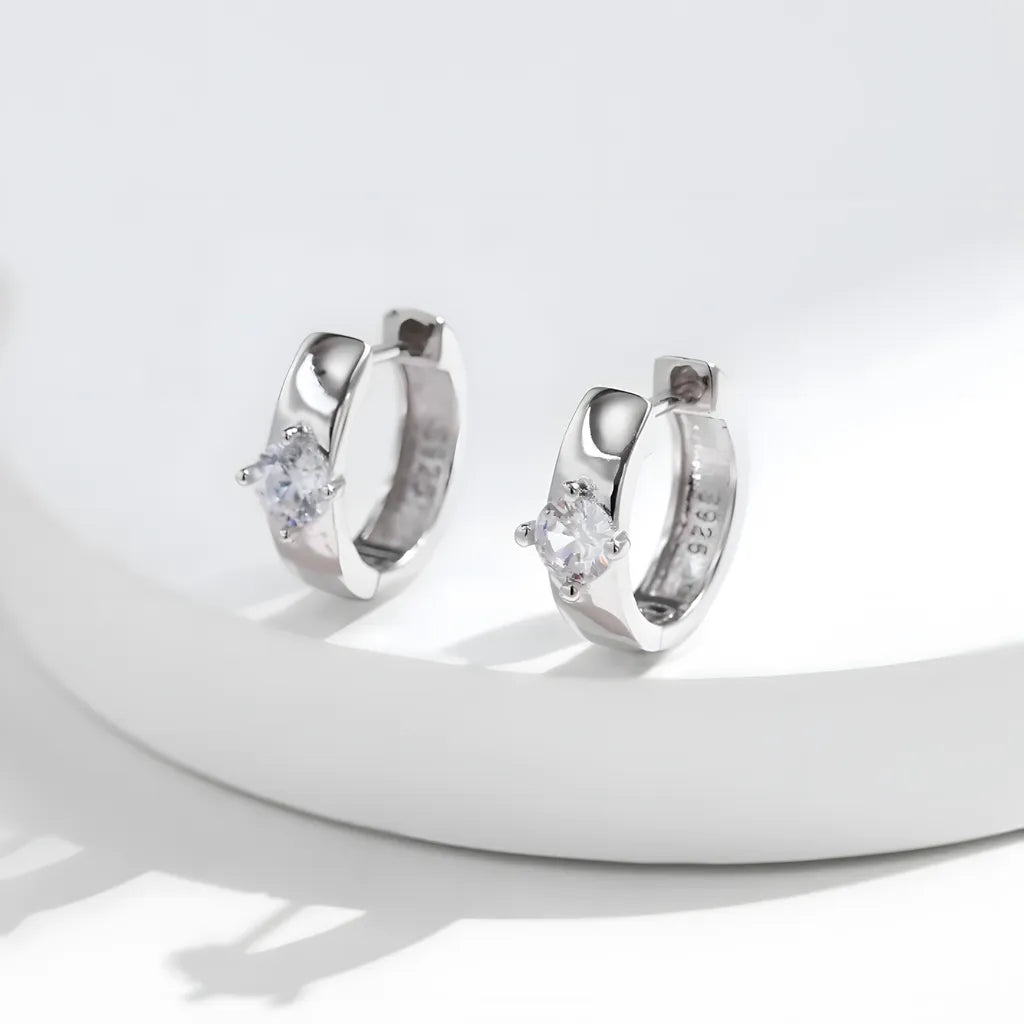 brinco-de-argola-emie-em-prata-com-moissanites-foto-de-frente