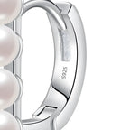 brinco-de-argola-emie-em-prata-com-perolas-detalhe-da-prata-925