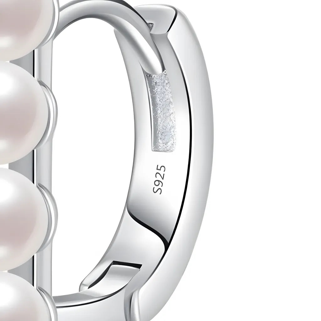 brinco-de-argola-emie-em-prata-com-perolas-detalhe-da-prata-925