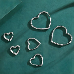 brinco-de-argola-hearts-em-prata-foto-de-cima