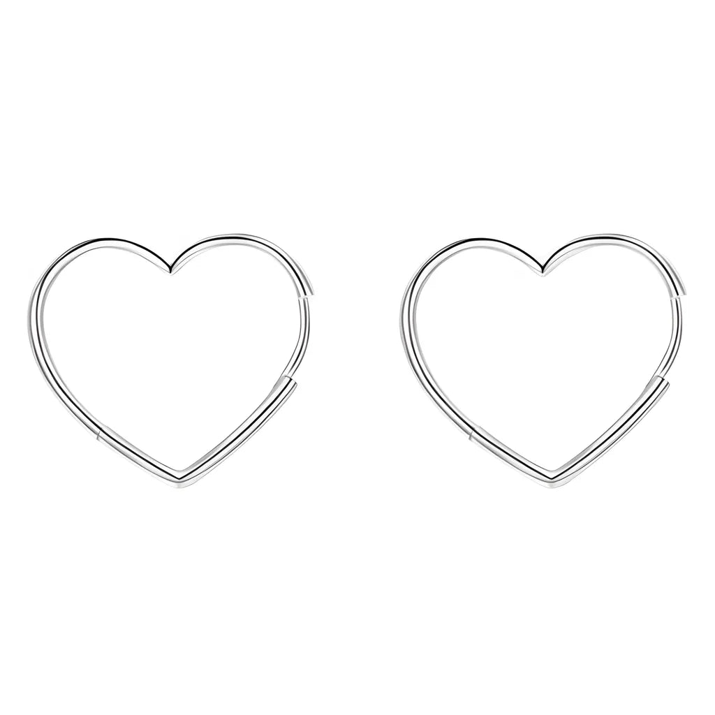 brinco-de-argola-hearts-em-prata-no-fundo-branco