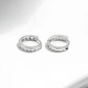 brinco-de-argola-julie-com-zirconias-foto-deitados