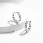 brinco-de-argola-julie-com-zirconias-lado-da-frente