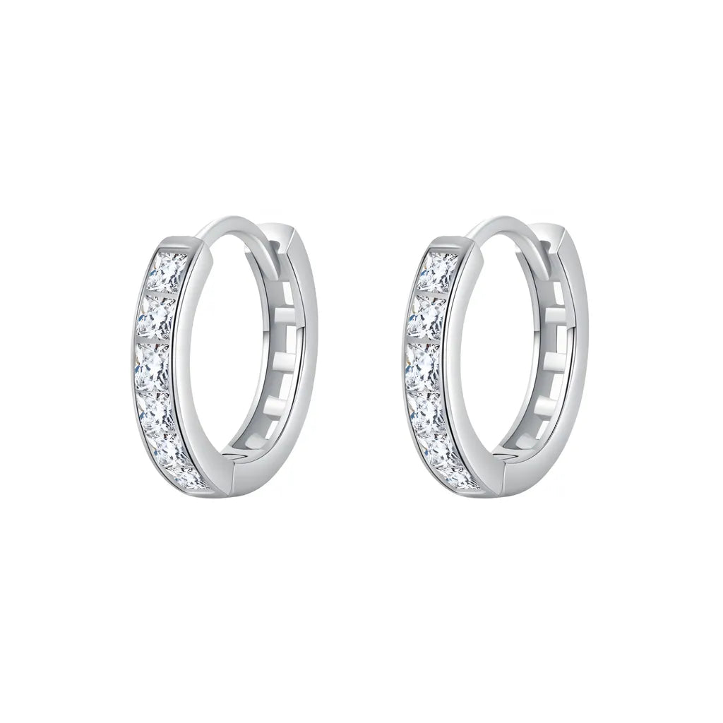 brinco-de-argola-julie-com-zirconias-no-fundo-branco